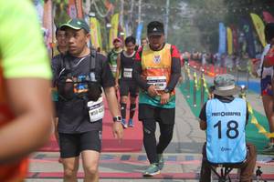 BIB: 47388
                            <button type="button" onclick="openModal(8248304)" class="btn btn-primary btn-sm float-right btn-popup" data-toggle="modal" data-target=".modal-high-quality">
                        <i class="fas fa-shopping-cart"></i> Add to Cart
                    </button>
                                            <button type="button" onclick="isThisMe(8248304, true)" class="btn btn-success btn-sm float-right btn-popup btn-isme hidden" data-toggle="tooltip" data-placement="bottom" title="นี่คือรูปของคุณใช่ไหม คลิกที่นี่เพื่อเอาเข้าอัลบั้ม">
                        <i class="fas fa-plus"></i> Add to album
                    </button>
                    <button type="button" onclick="isThisMe(8248304, false)" class="btn btn-warning btn-sm float-right btn-popup btn-isnotme hidden">
                        <i class="fas fa-ban"></i> Remove from album
                    </button>